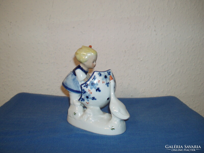 Lippelsdorf RITKA!  libától félő kislány.porcelán-biszkvit- Jelzéssel, hibátlan, 12x13 cm