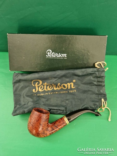 PETERSON PIPA IRISH WHISKEY, EREDETI DOBOZÁBAN, SZÉP, MEGKÍMÉLT ÁLLAPOTBAN, AJÁNDÉKNAK,GYŰJTEMÉNYBE!