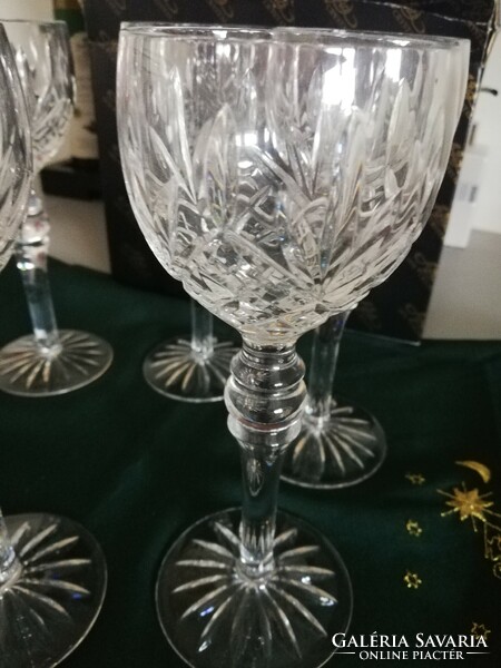 Lip crystal wine glass