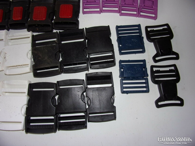 43 Pair of clothes or bag buckles + buckle parts