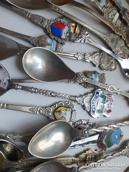 40 commemorative spoons in a package
