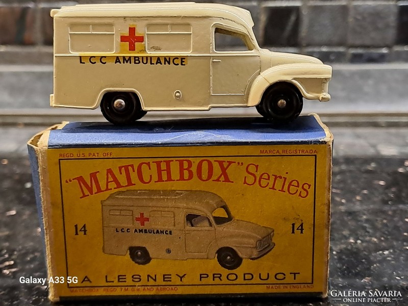 Matchbox series Lomas ambulance 14 angol fémházas gyűjtői modell autó