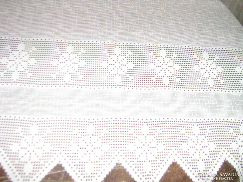 A simple patterned curtain