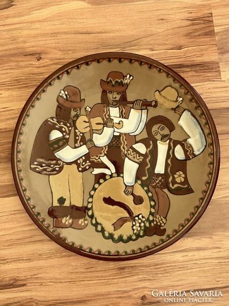 Hucul musicians, LKSF Soviet (Ukrainian) Lemberg ceramic wall plate, 44 cm