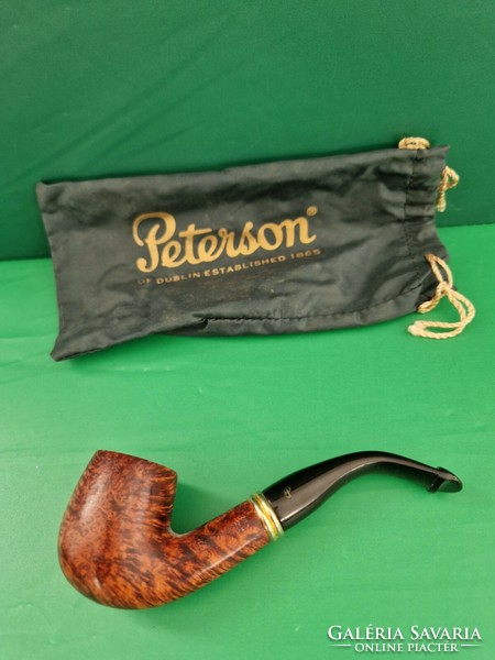 Peterson's pipe Irish whiskey, in its original box, in nice, well-preserved condition, for a gift or collection!