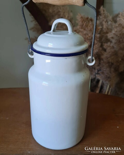 White enamel milk jug 1l