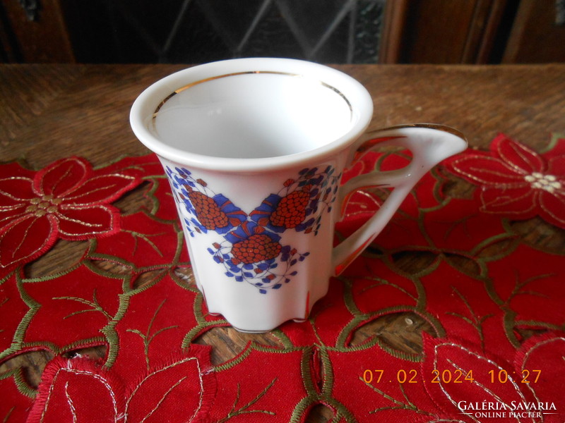 Hollóházi Duray Lilla tervezte kávés csésze
