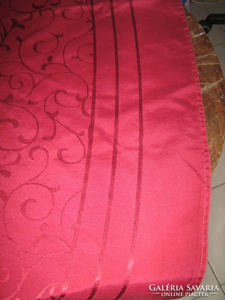 Beautiful burgundy baroque pattern oval damask tablecloth