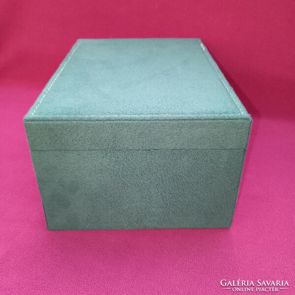 Lockable jewelry box with many drawers.