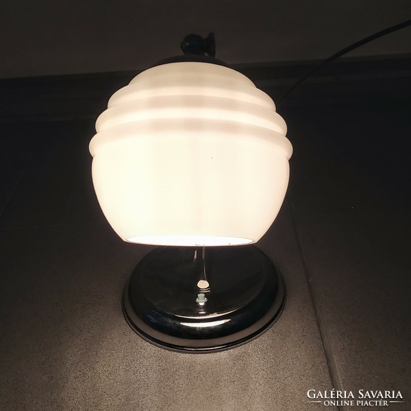 Art deco - Streamline - Bauhaus nikkelezett lámpa felújítva - bordázott, krémszínű ernyő