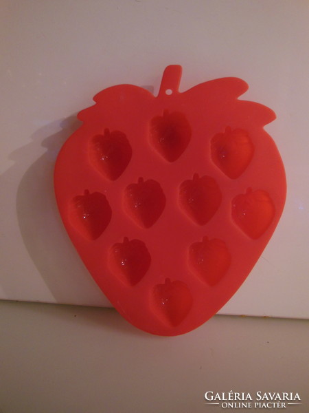 Chocolate pourer - ice cube mold - new - strawberry - 18 x 16 x 2 cm - German - silicone