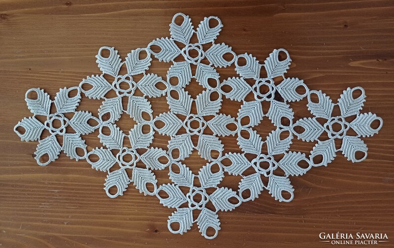 Rhombus-shaped Irish lace tablecloth made of 9 stars
