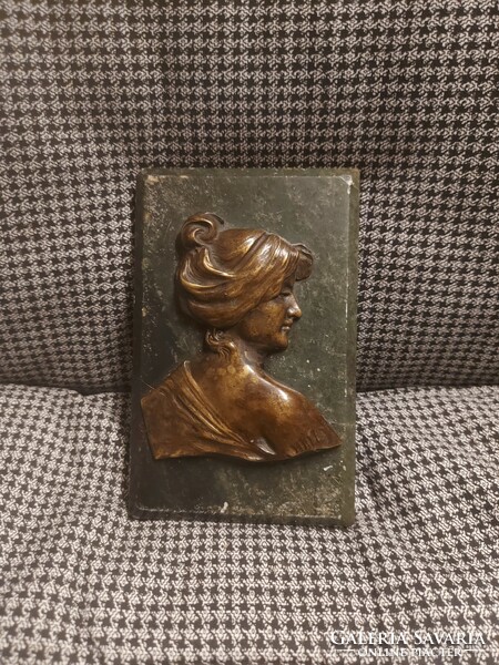 Szecessziós, antik női büszt dombormű, bronz, zöld kőzet talpon