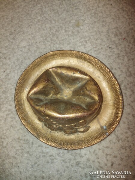 Hat-shaped ashtray, gilded copper, with scratches