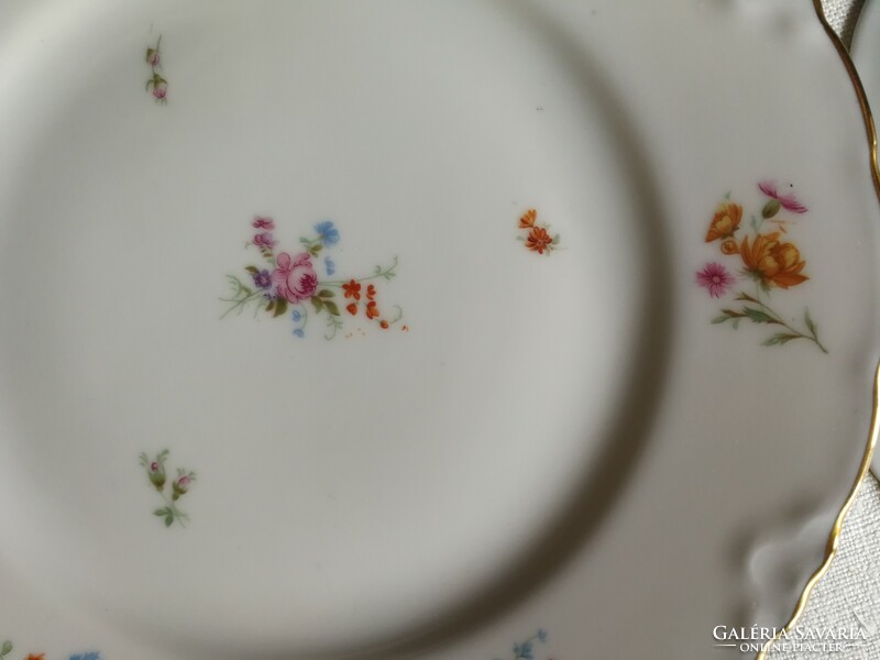 Hüttl cake bowls, with delicate flower decor, display case condition