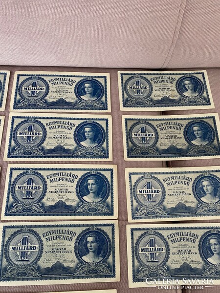 1 One billion milpengő 1946 banknotes in crisp, beautiful condition