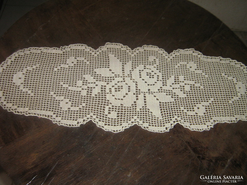 Beautiful ecru antique hand crocheted rose tablecloth runner