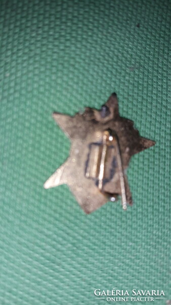 Szocialista éra "KISZ - 16 " Ifjú Gárda zománcozott fém jelvény 2 cm  a képek szerint