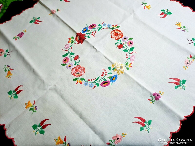 Tablecloth embroidered with Kalocsa pattern 94 x 87 cm