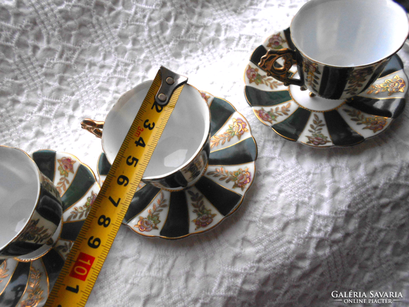 4 coffee cups + base - with beautiful plastic gold color painting, 3 feet on the bottom of the cup.
