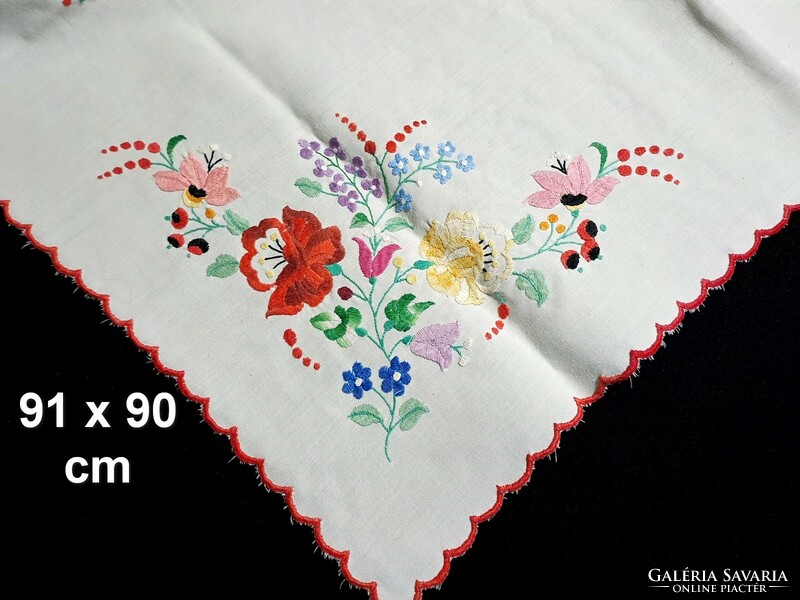 Tablecloth embroidered with Kalocsa pattern 91 x 90 cm