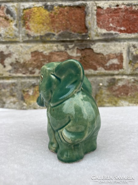Zöld színű kerámia elefánt figura