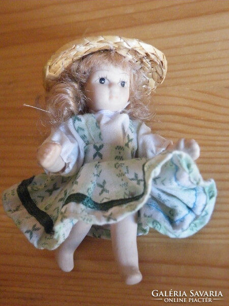 Antique porcelain doll with movable hands and feet - 10cm -
