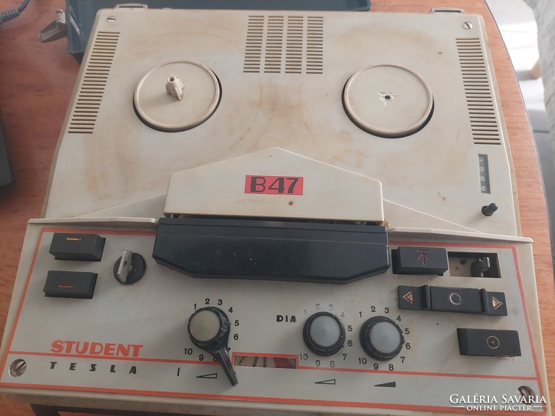 Retro tesla b47 student reel-to-reel tape recorder