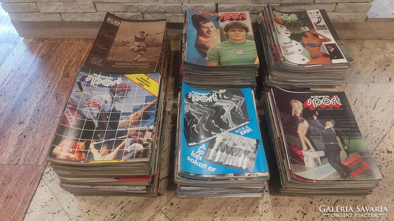 Capable sports newspaper from Grade 7 to Grade 37, many complete grades, good condition