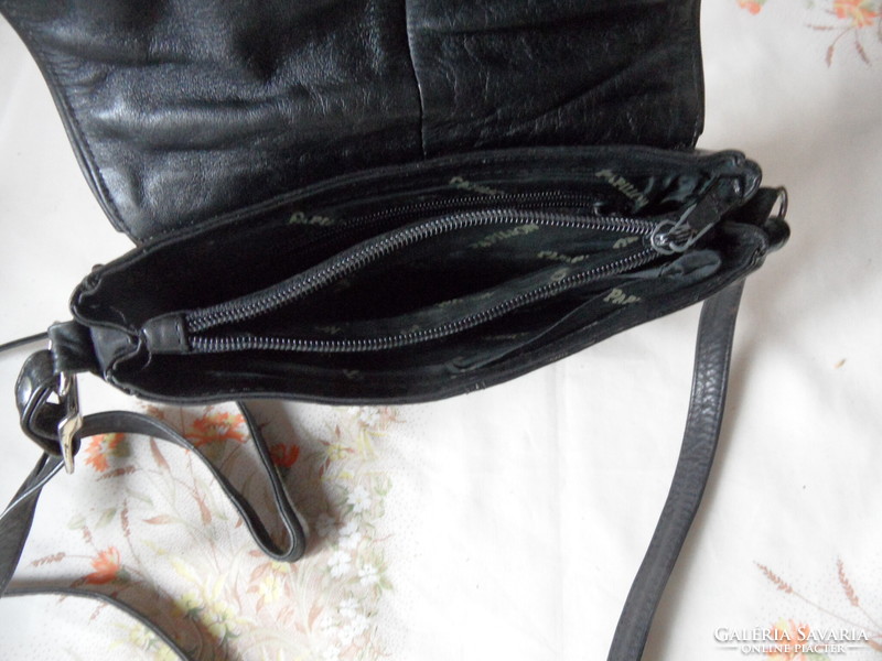 Black leather shoulder bag, ridicule