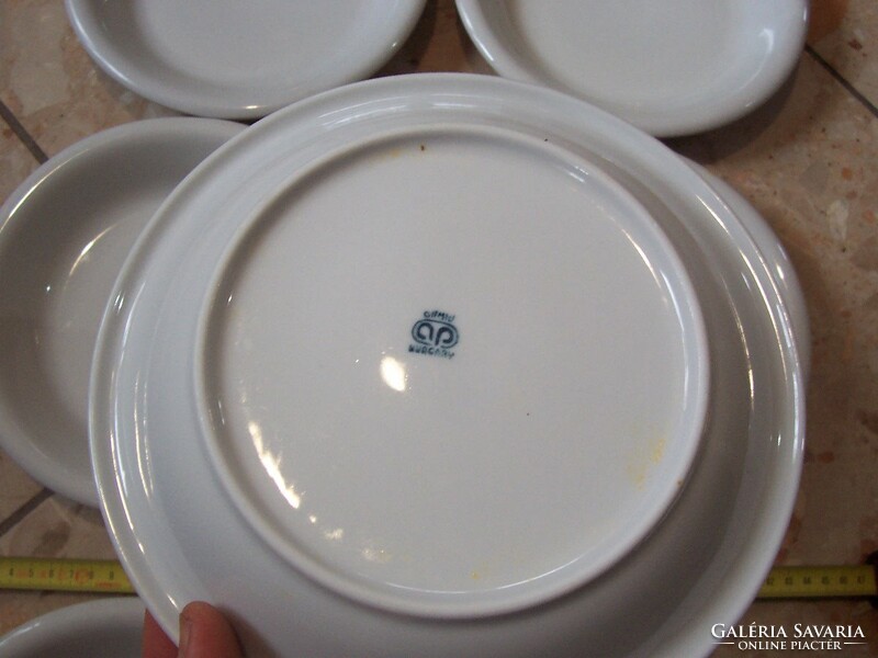 6 pcs of plain white plates for sale together