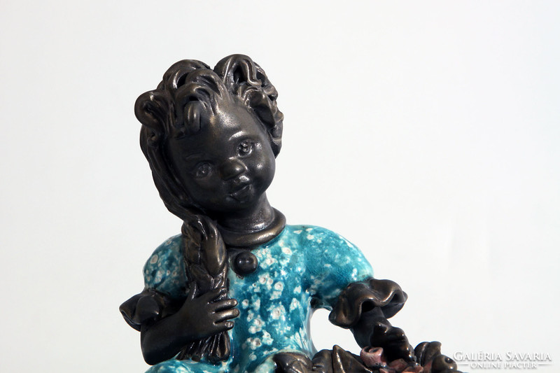 Bod Éva Kislány Virágkosárral 18,5x16x12cm | Arany és Kék Ruhás Kerámia Figura Szobor Fekete