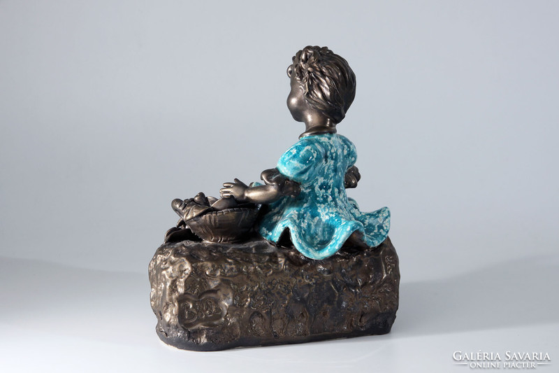 Bod éva little girl with flower basket 18.5x16x12cm | gold and blue clothed ceramic figurine statue black