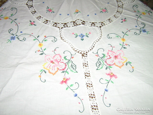 Beautiful oval crocheted lace inset cross-stitch embroidered floral needlework tablecloth