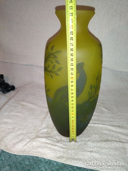 Gyönyörű színes páva mintás Gallé váza 33 cm magas