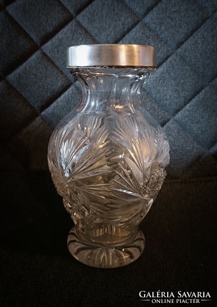 From HUF 1, no minimum price! Beautifully polished crystal vase with silver rim! Its height is 19 cm!