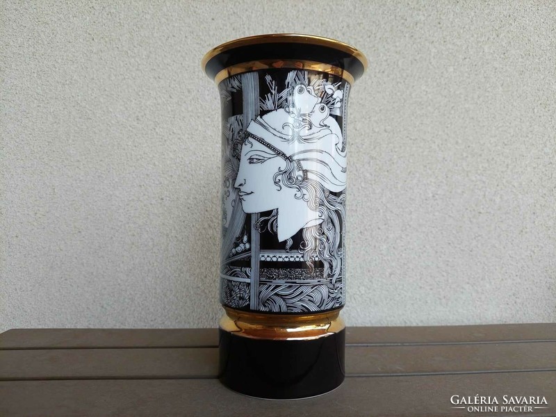 Kézzel aranyozott Hollóházi Szász Endre váza, 26 cm