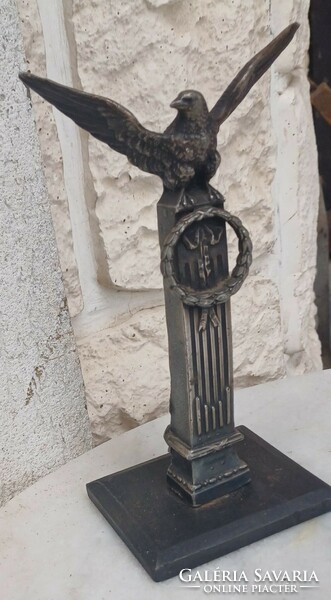 Antik Sas Sólyom vagy Turull szobor fèmből spiàter ón Militaria stílusú