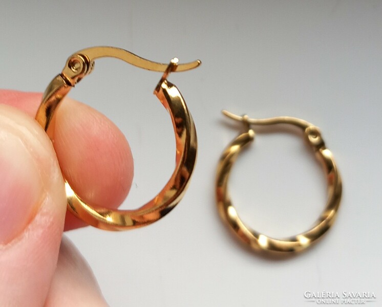 18 Kt. Gold-plated hoop earrings
