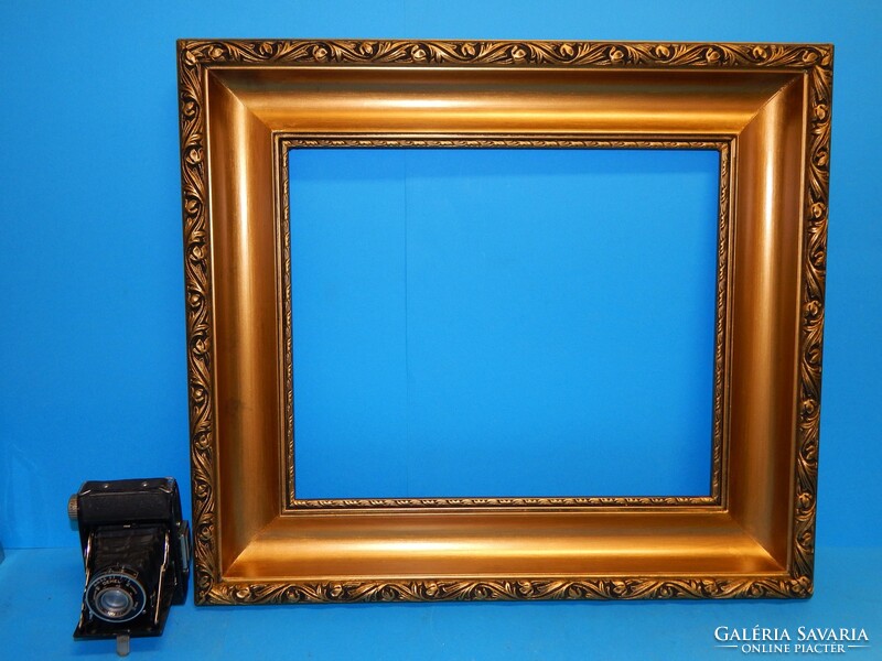 Excellent frame with an outer size of 56 x 50 cm