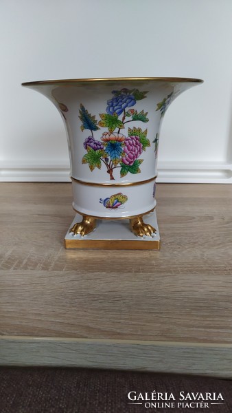 Herend porcelain vase, decorated with a Victorian pattern