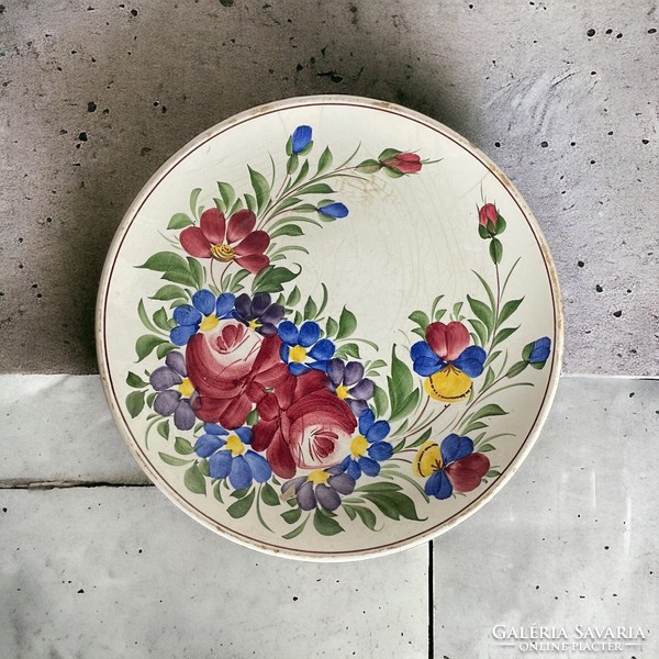 Retro design ceramic decorative plate with flower pattern, wall plate