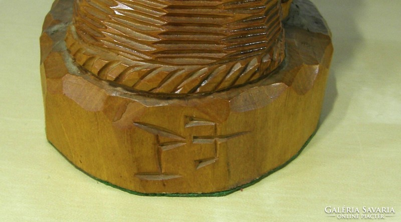 Faragott fa szobor - 23 cm - Jelzett