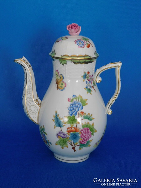 Giant jug with Victoria pattern from Herend. Sugary and creamy