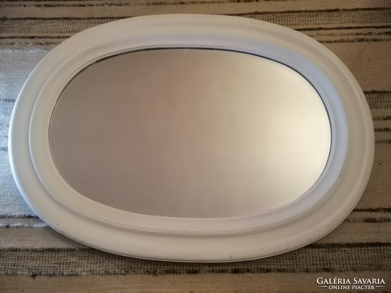 Hatalmas ovális tükör, 120 x 86 cm.