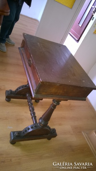 Ajánlatot várok ! Neoreneszánsz fiókos kisasztal,fésülködő asztal, telefonasztal 56x41 cm