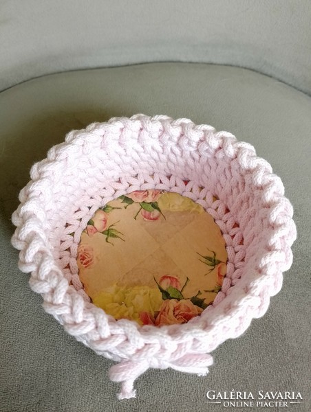 Crochet spring storage