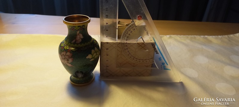 Compartment enamel vase