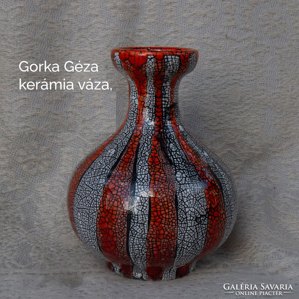 Gorka Géza kerámia váza, narancs, fekete, fehér, csíkos
