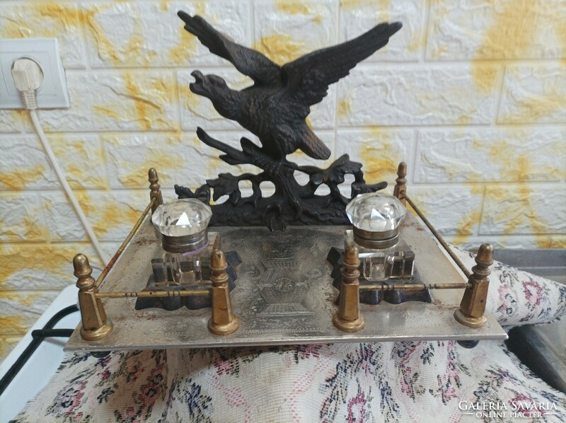 Desk decoration inkwell with glass bird for sale in perfect condition,